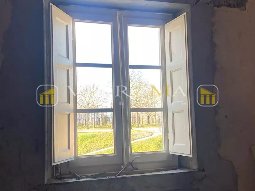 Immagine 10 di Appartamento in vendita  a Lucca