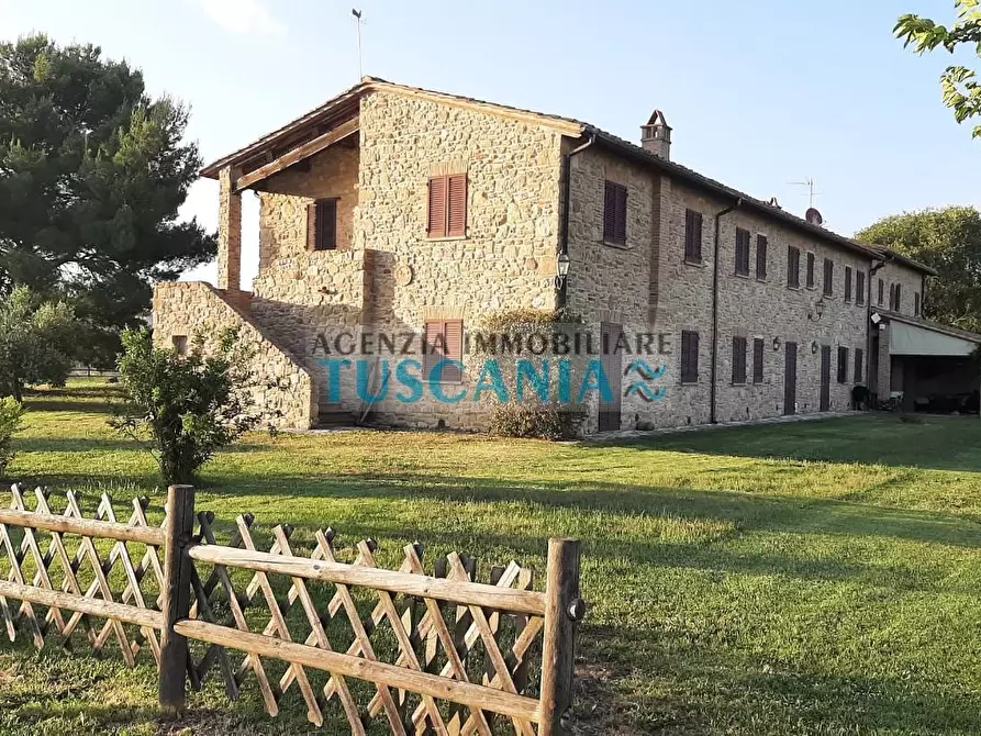Immagine 1 di Agriturismo in vendita  a Volterra