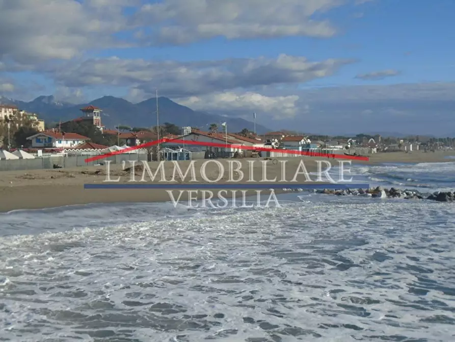 Immagine 30 di Casa bifamiliare in vendita  a Massa