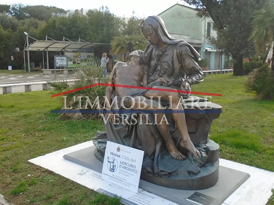 Immagine 20 di Casa bifamiliare in vendita  a Massa