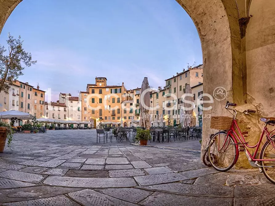 Immagine 9 di Ufficio in affitto  a Lucca