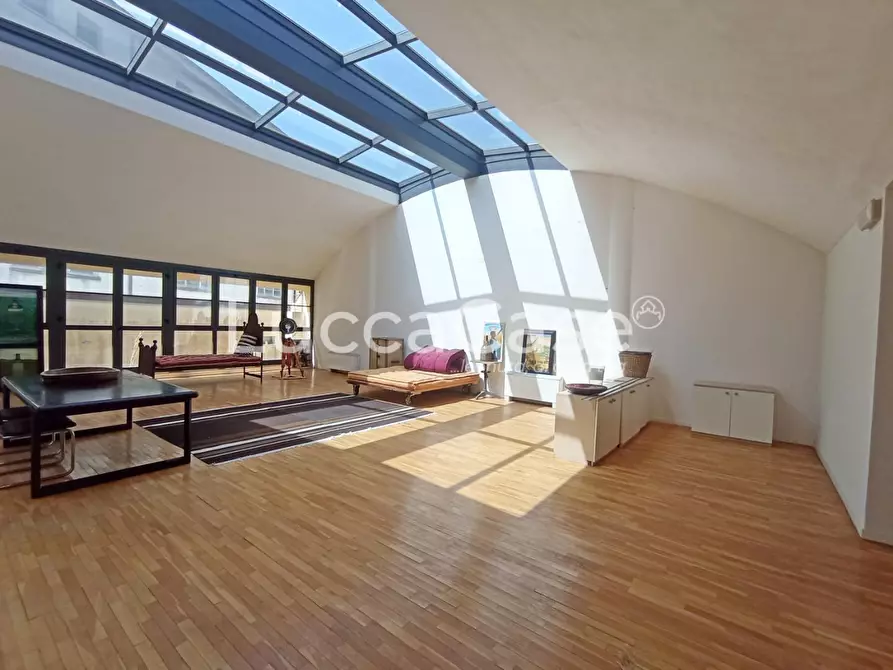 Immagine 2 di Ufficio in affitto  a Lucca