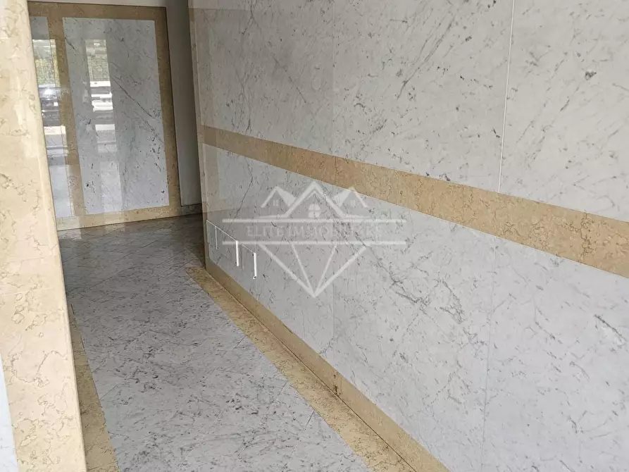 Immagine 12 di Appartamento in vendita  a Carrara