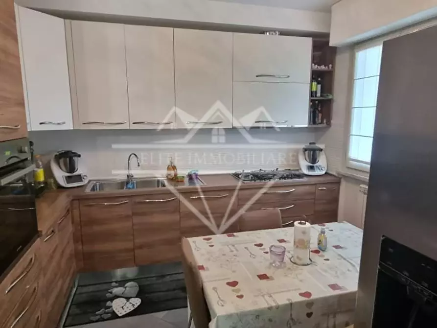 Immagine 4 di Appartamento in vendita  a Carrara