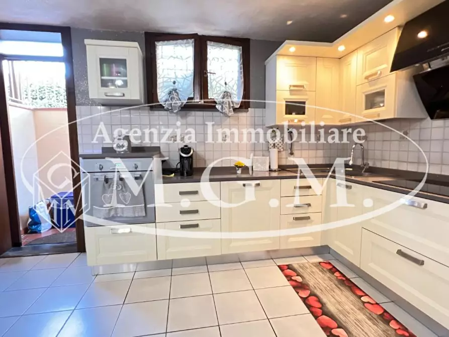 Immagine 41 di Villetta a schiera in vendita  a Santa Maria A Monte