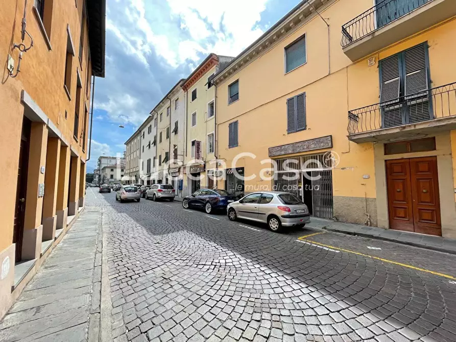 Immagine 25 di Magazzino in affitto  a Lucca