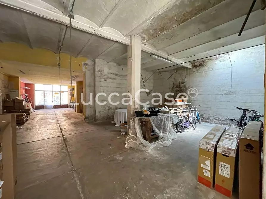 Immagine 5 di Magazzino in affitto  a Lucca