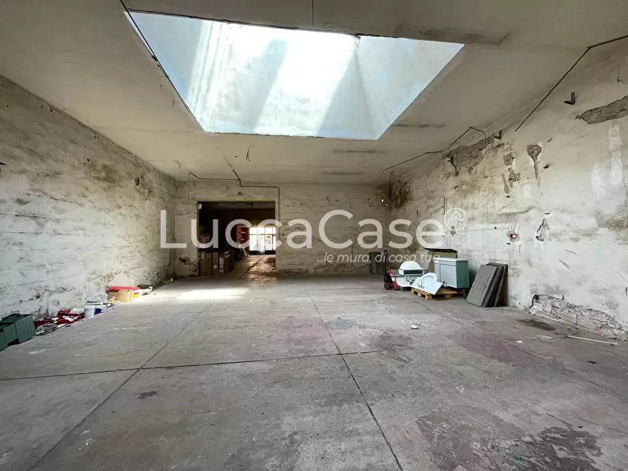 Immagine 7 di Magazzino in affitto  a Lucca