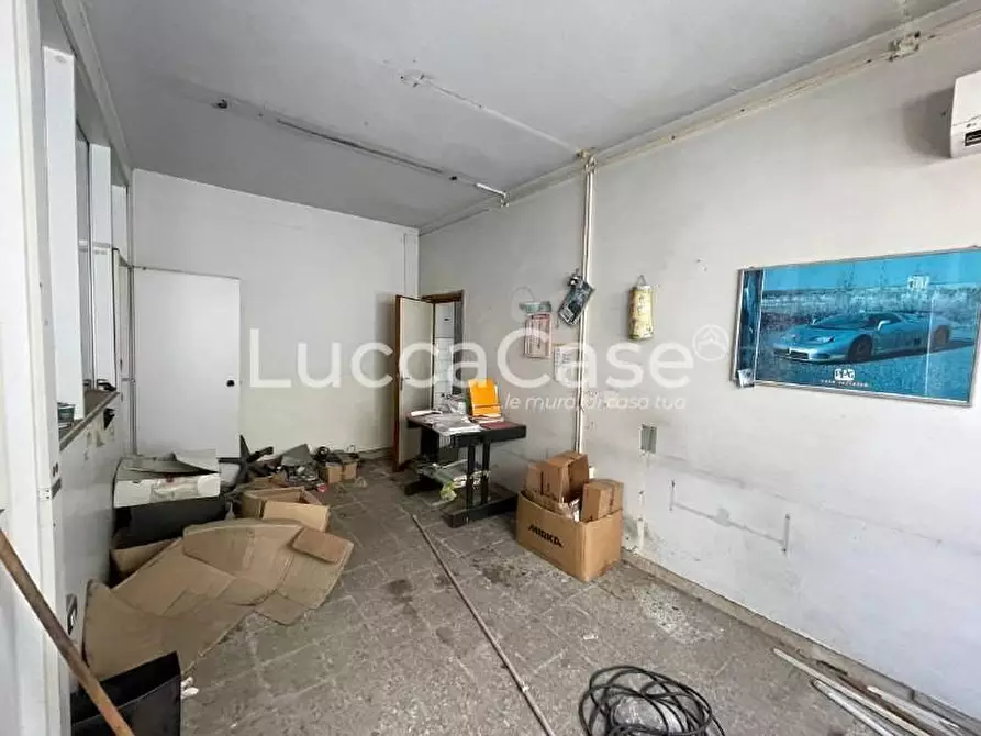 Immagine 8 di Magazzino in affitto  a Lucca