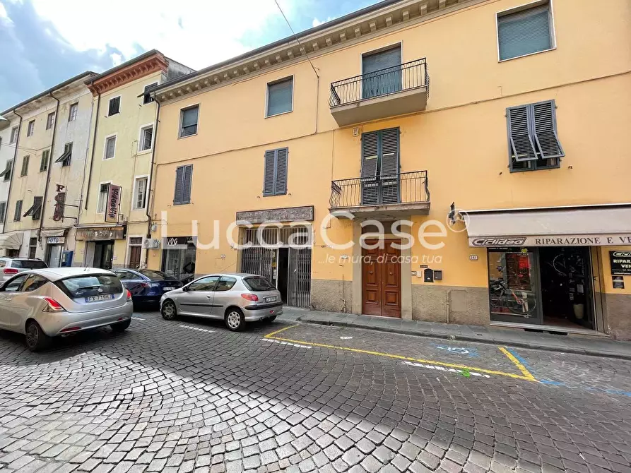 Immagine 26 di Magazzino in affitto  a Lucca