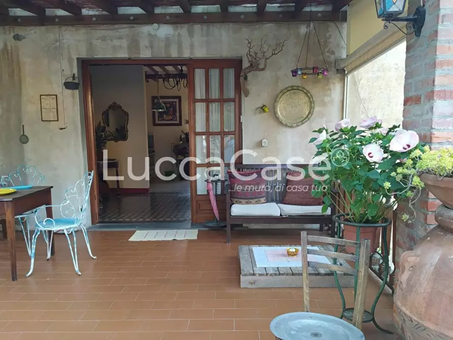 Immagine 18 di Casa colonica in vendita  a Capannori