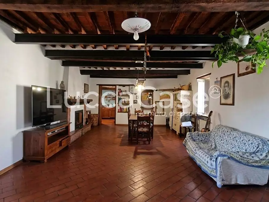 Immagine 48 di Casa colonica in vendita  a Capannori