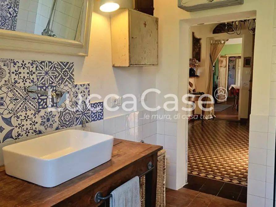 Immagine 19 di Casa colonica in vendita  a Capannori
