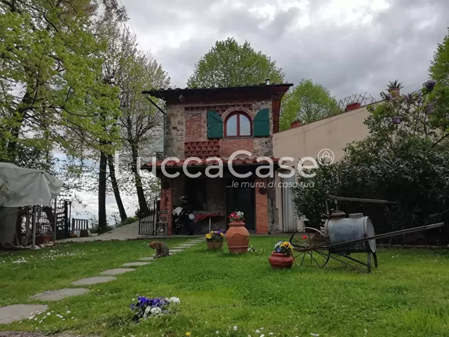 Immagine 20 di Casa colonica in vendita  a Capannori