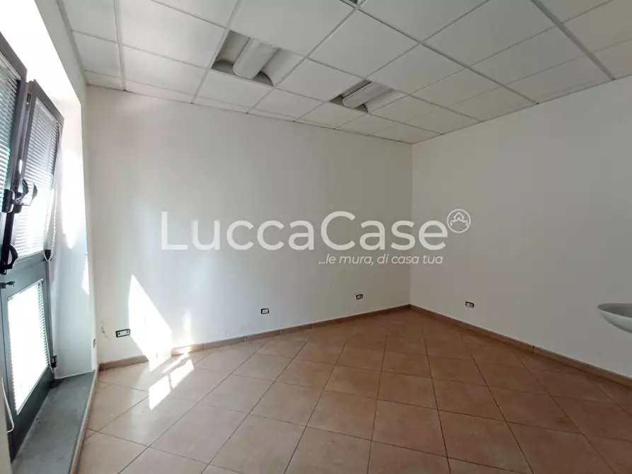 Immagine 7 di Ufficio in affitto  a Capannori