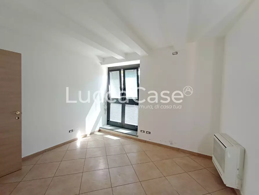 Immagine 12 di Ufficio in affitto  a Capannori