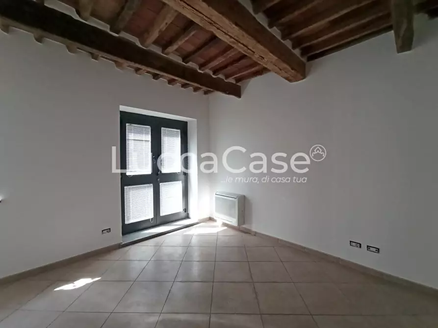 Immagine 10 di Ufficio in affitto  a Capannori