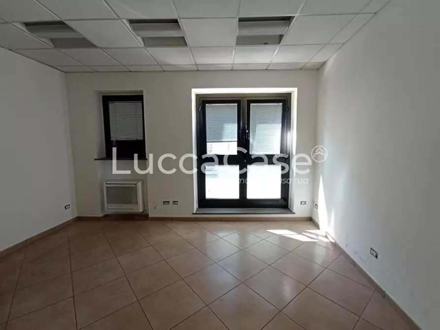 Immagine 5 di Ufficio in affitto  a Capannori