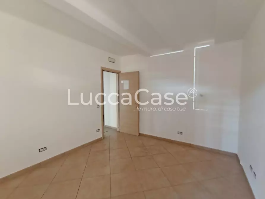 Immagine 16 di Ufficio in affitto  a Capannori