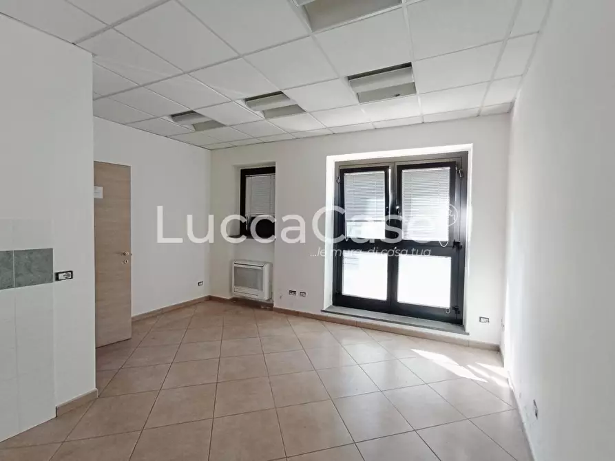 Immagine 4 di Ufficio in affitto  a Capannori