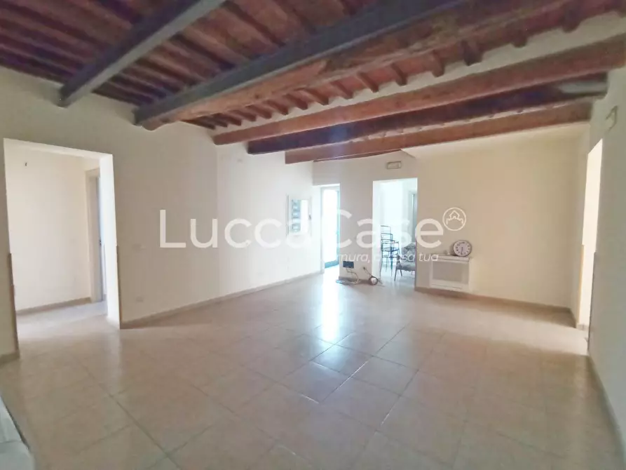 Immagine 17 di Ufficio in affitto  a Capannori