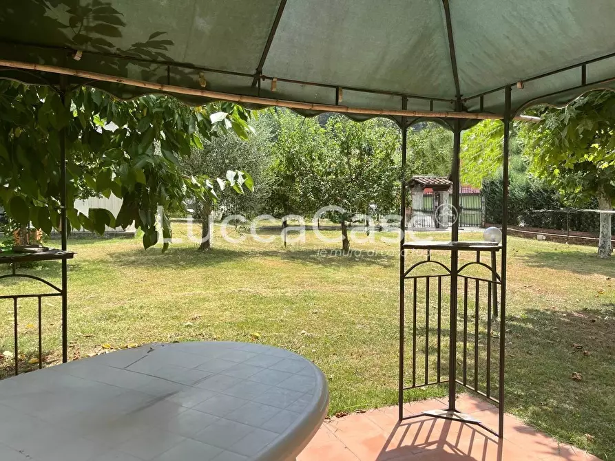 Immagine 1 di Villa in vendita  a Porcari