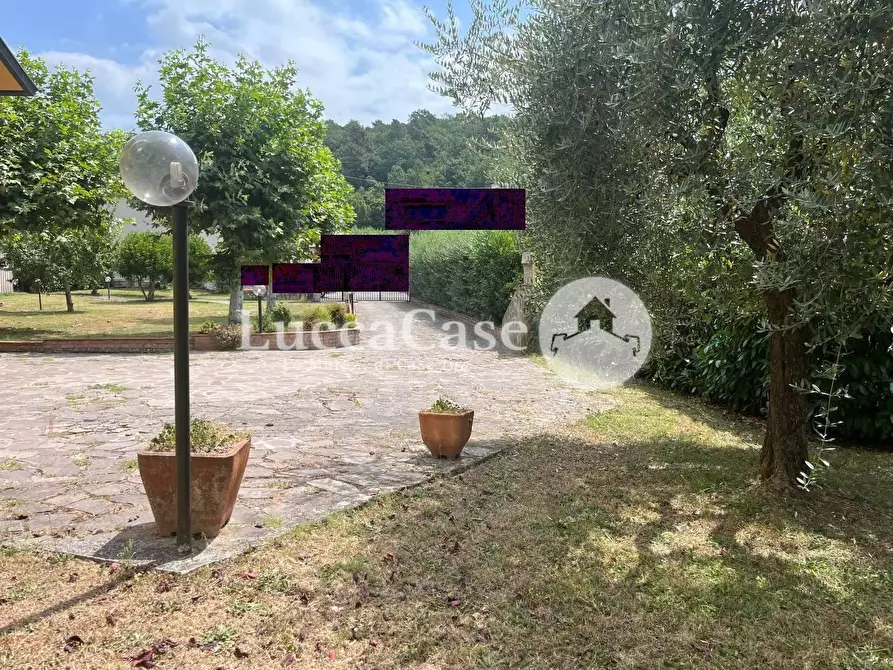 Immagine 1 di Villa in vendita  a Porcari