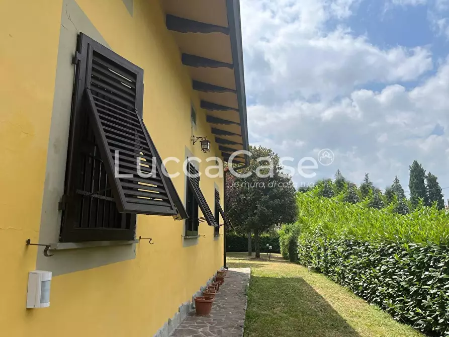 Immagine 37 di Villa in vendita  a Porcari