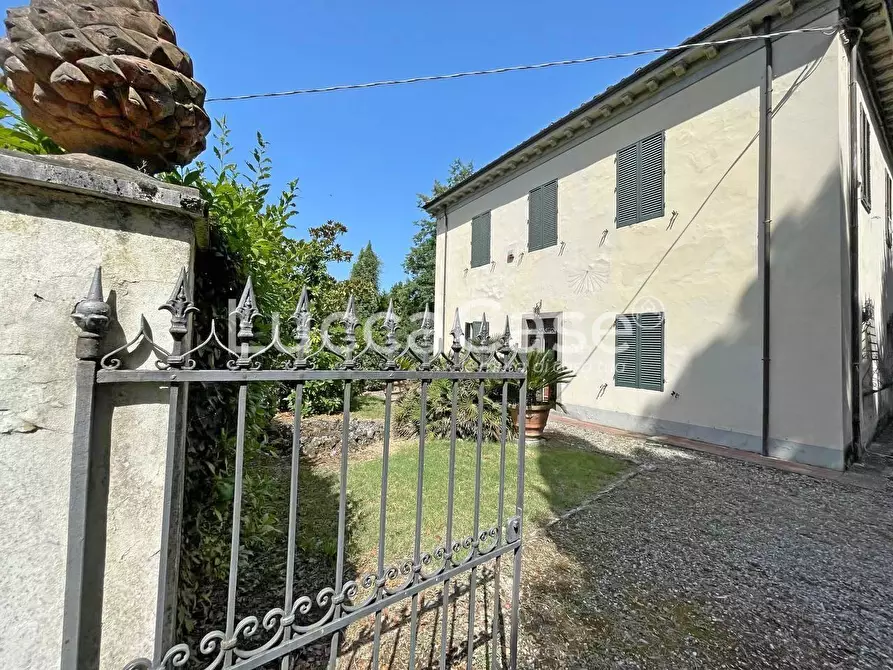 Immagine 2 di Immobile di prestigio in vendita  a Lucca