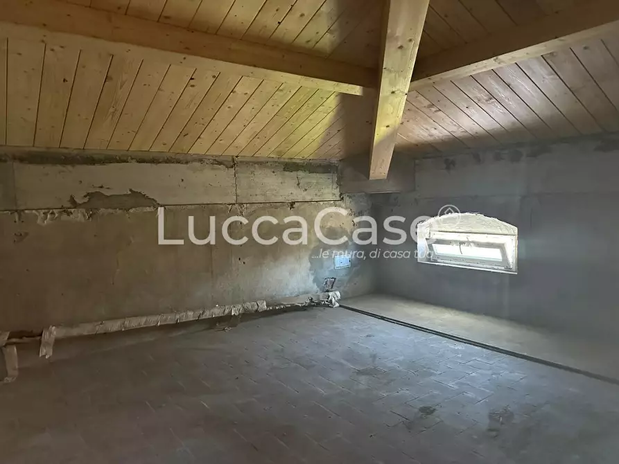 Immagine 27 di Villa in vendita  a Capannori