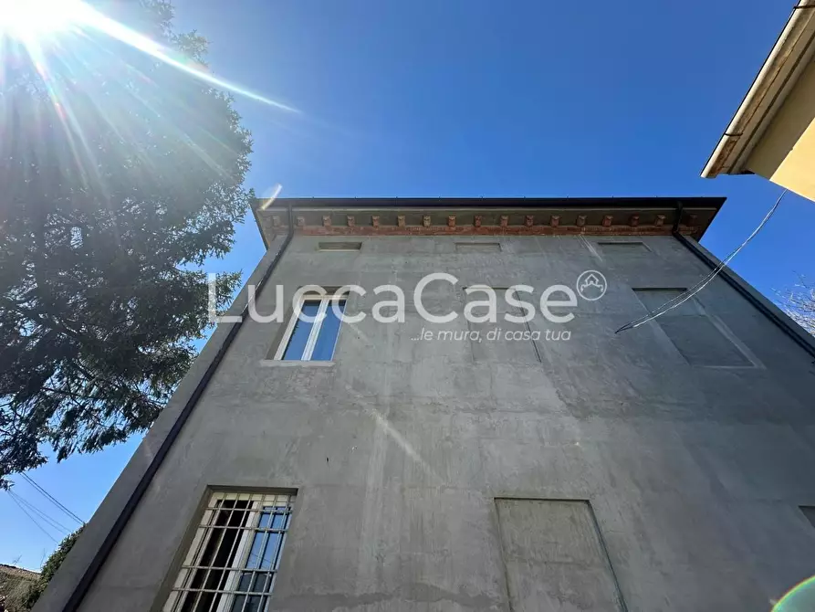 Immagine 31 di Villa in vendita  a Capannori