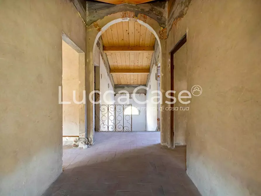 Immagine 10 di Villa in vendita  a Capannori