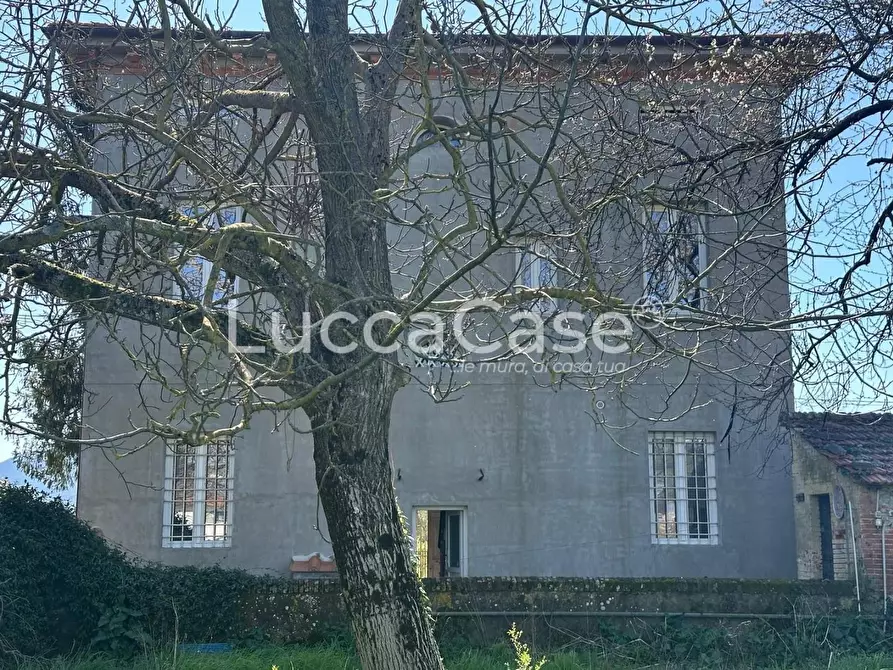 Immagine 1 di Villa in vendita  a Capannori