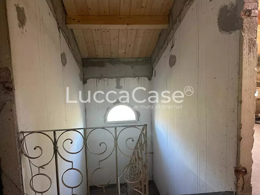 Immagine 28 di Villa in vendita  a Capannori