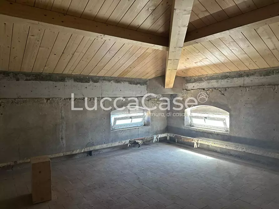 Immagine 29 di Villa in vendita  a Capannori