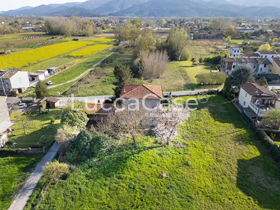 Immagine 3 di Villa in vendita  a Capannori