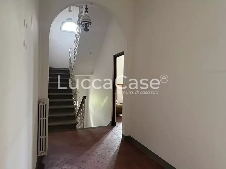 Immagine 34 di Villa in vendita  a Capannori