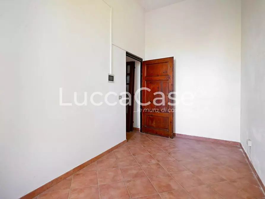 Immagine 26 di Villa in vendita  a Capannori