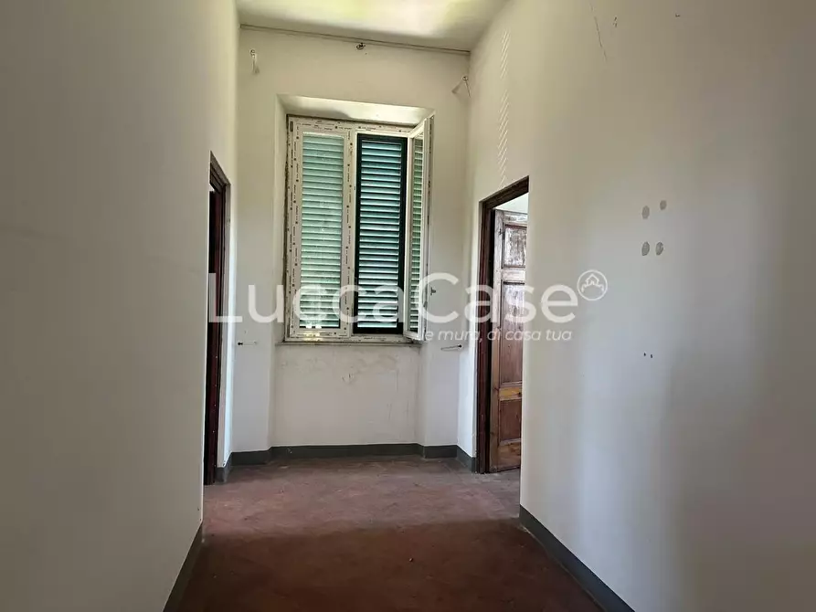 Immagine 18 di Villa in vendita  a Capannori
