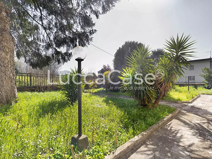 Immagine 8 di Villa in vendita  a Capannori