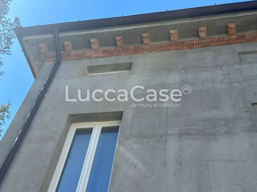 Immagine 2 di Villa in vendita  a Capannori