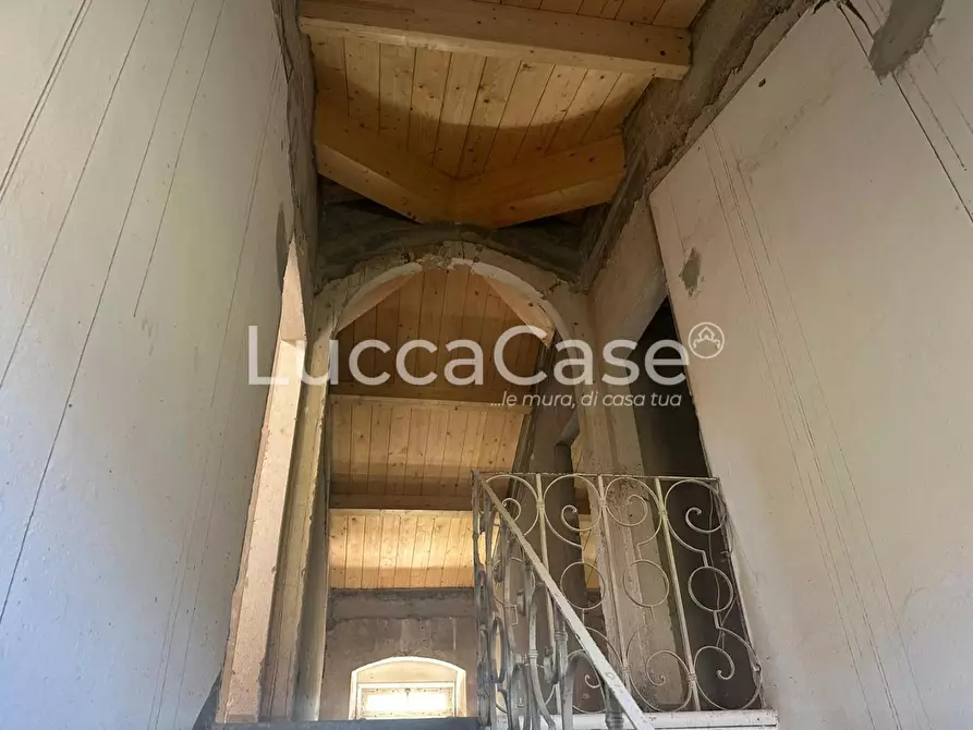 Immagine 22 di Villa in vendita  a Capannori