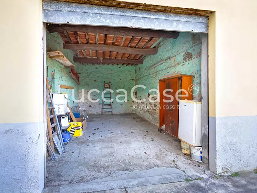 Immagine 35 di Villa in vendita  a Capannori