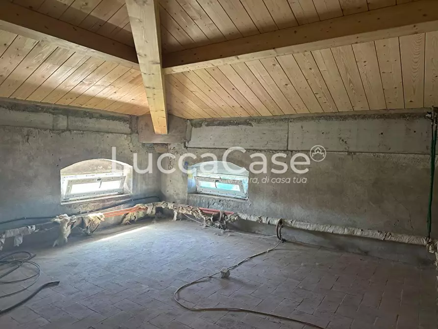 Immagine 26 di Villa in vendita  a Capannori