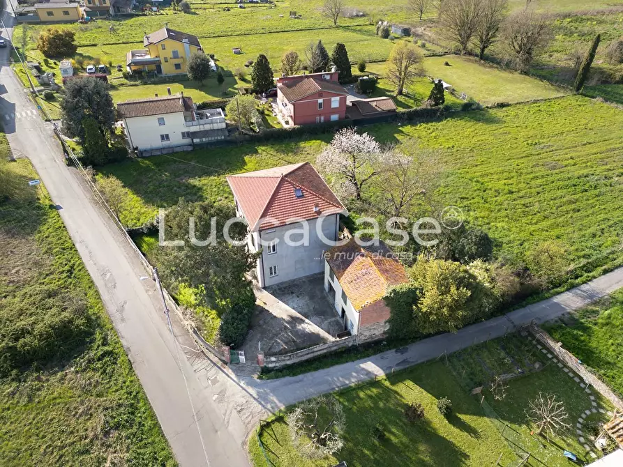 Immagine 1 di Villa in vendita  a Capannori