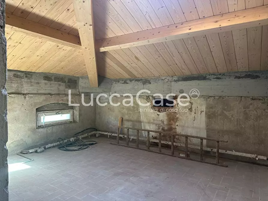 Immagine 24 di Villa in vendita  a Capannori