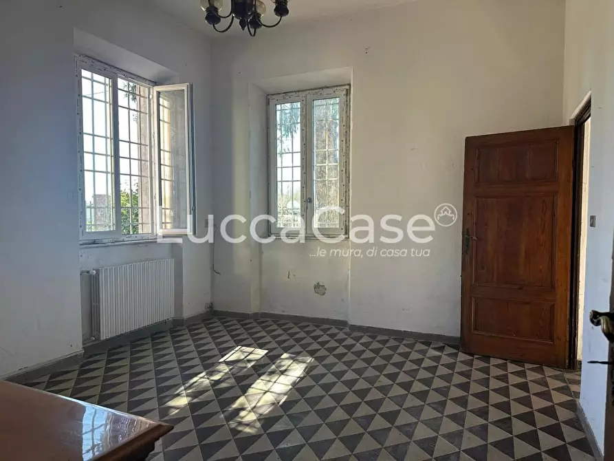 Immagine 11 di Villa in vendita  a Capannori