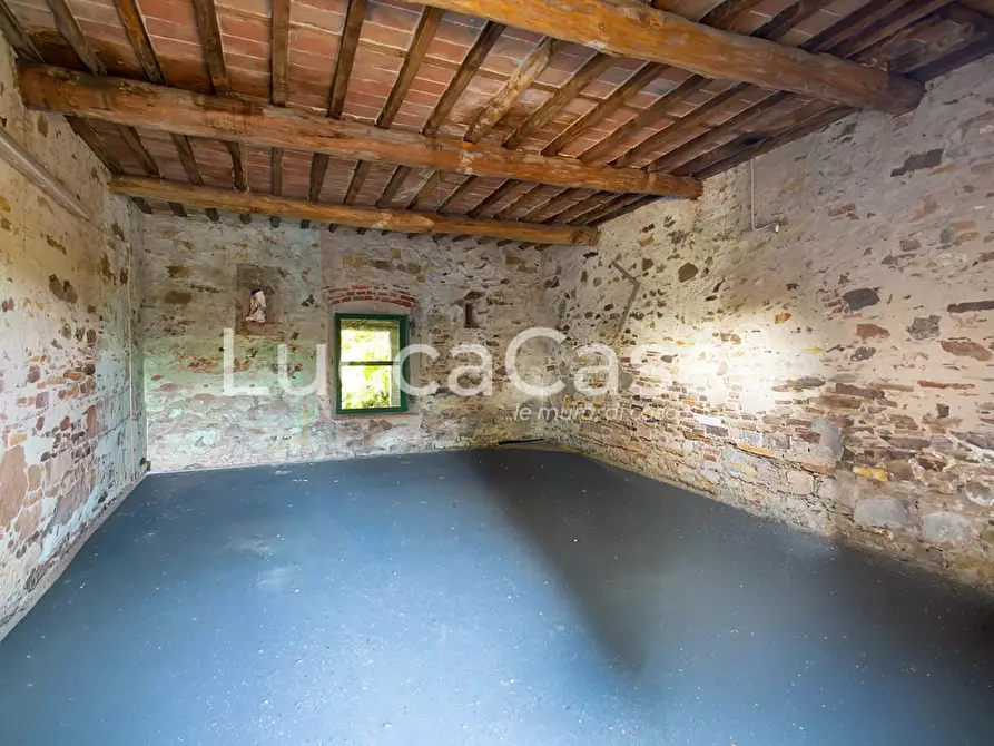 Immagine 34 di Villa in vendita  a Capannori