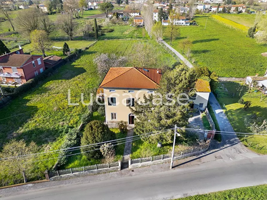 Immagine 4 di Villa in vendita  a Capannori