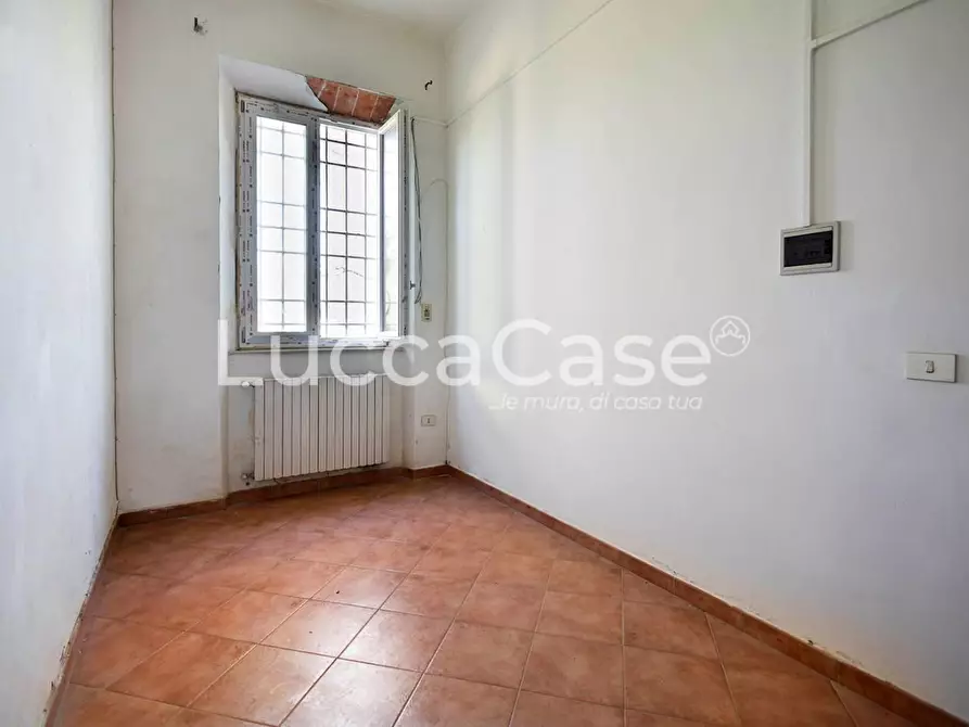 Immagine 27 di Villa in vendita  a Capannori